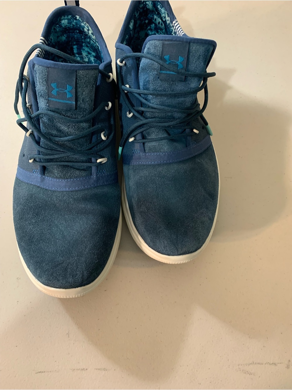 Under Armour  women’s Navy Suede Low-Top Sneakers b2/62